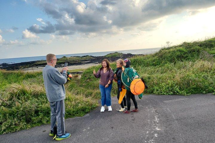 済州島でのプライベートツアー：ダイバーパフォーマンスと万丈窟