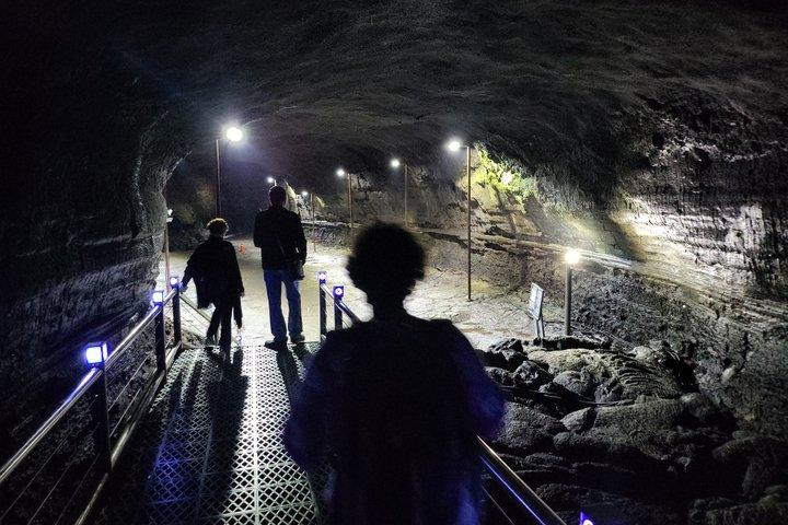 済州島でのプライベートツアー：ダイバーパフォーマンスと万丈窟