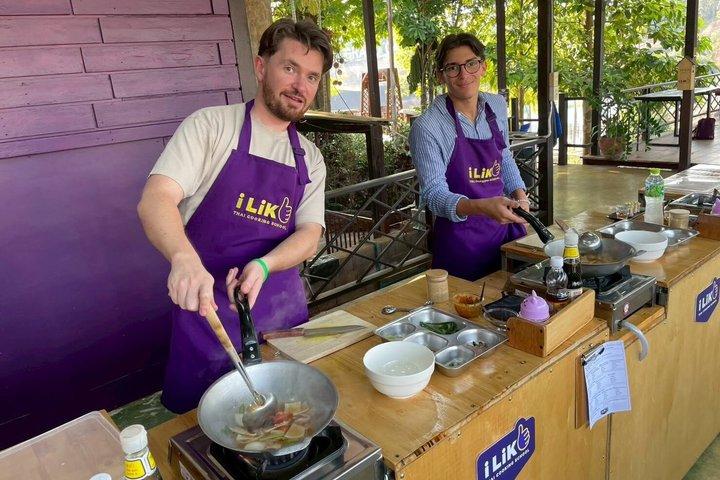 チェンマイ市場からテーブルまでのタイ料理教室（グランドキャニオンオプション付き）