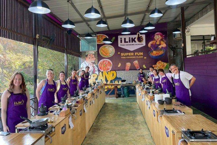 チェンマイ市場からテーブルまでのタイ料理教室（グランドキャニオンオプション付き）