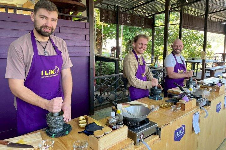 チェンマイ市場からテーブルまでのタイ料理教室（グランドキャニオンオプション付き）