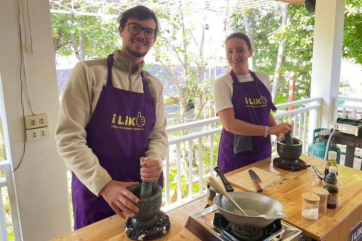 チェンマイ市場からテーブルまでのタイ料理教室（グランドキャニオンオプション付き）