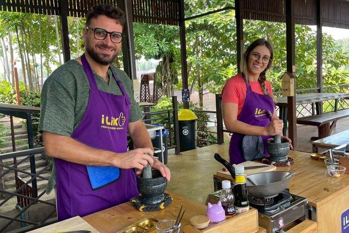 チェンマイ市場からテーブルまでのタイ料理教室（グランドキャニオンオプション付き）