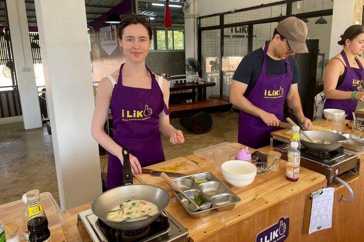 チェンマイ市場からテーブルまでのタイ料理教室（グランドキャニオンオプション付き）