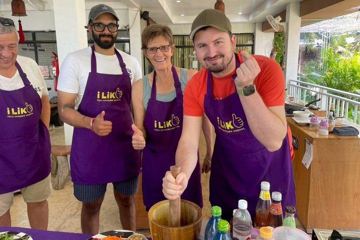 チェンマイ市場からテーブルまでのタイ料理教室（グランドキャニオンオプション付き）