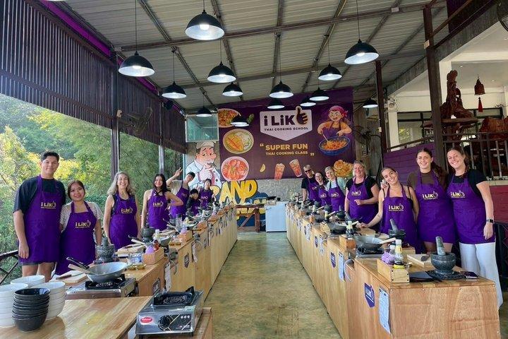 チェンマイ市場からテーブルまでのタイ料理教室（グランドキャニオンオプション付き）