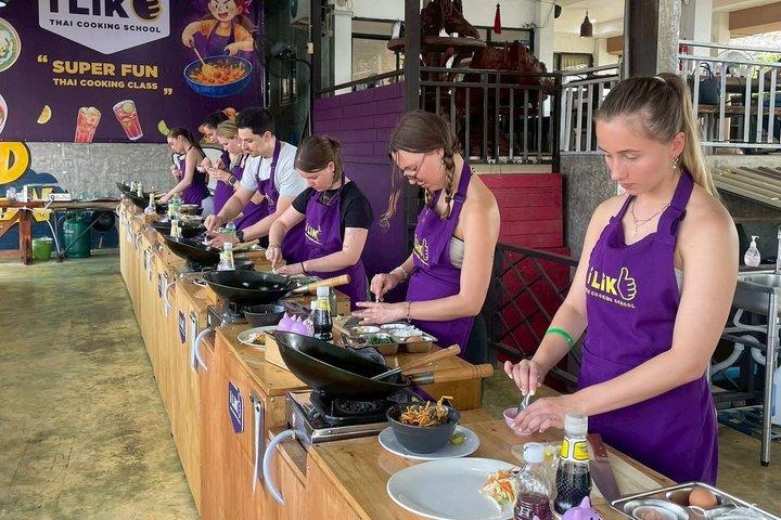チェンマイ市場からテーブルまでのタイ料理教室（グランドキャニオンオプション付き）