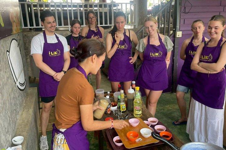 チェンマイ市場からテーブルまでのタイ料理教室（グランドキャニオンオプション付き）
