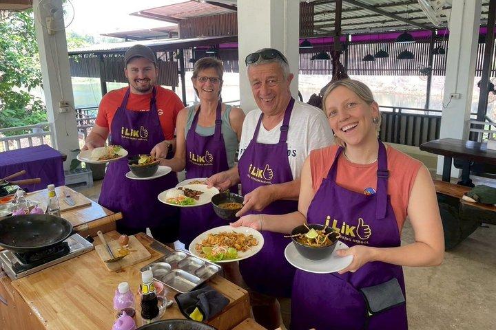 チェンマイ市場からテーブルまでのタイ料理教室（グランドキャニオンオプション付き）
