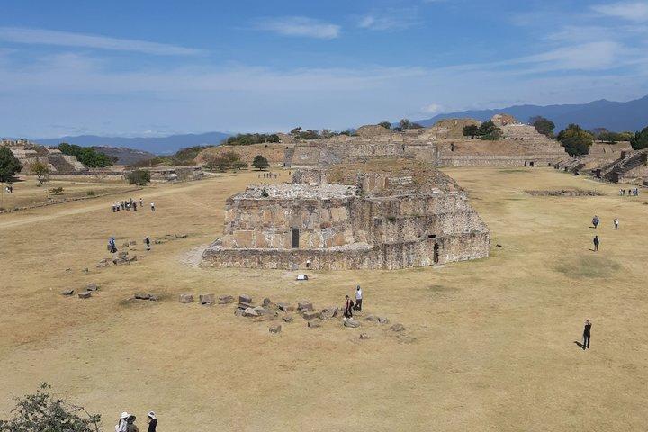 朝を掴んで、オアハカからモンテ・アルバンを探索しましょう