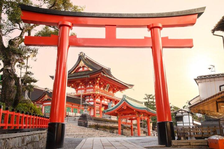 伏見稲荷神社：オーディオウォーキングツアーで1,000の鳥居を探索する