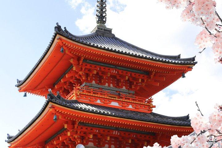 伏見稲荷神社：オーディオウォーキングツアーで1,000の鳥居を探索する