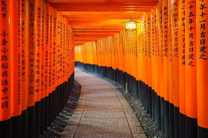 伏見稲荷神社:オーディオウォーキングツアーで1,000の鳥居を探索する