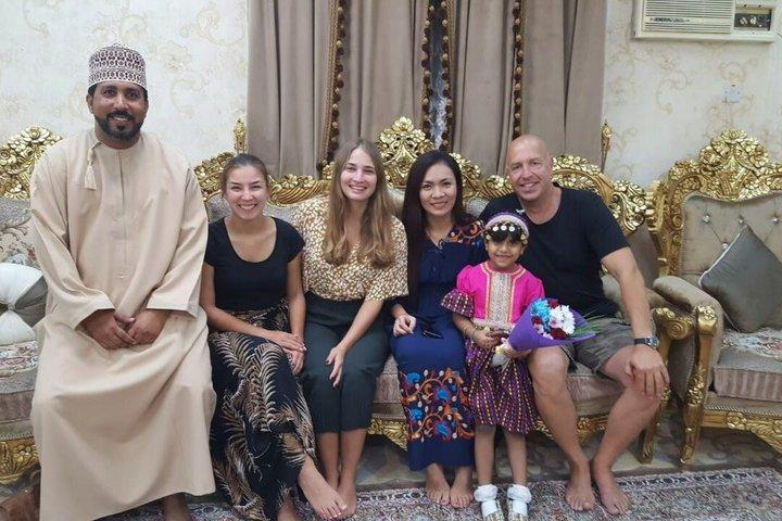 モスクートでの地元家族との本格オマーンディナー