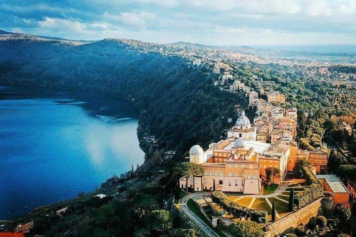 Castel Gandolfo, Pavedømmets sommerresidens, er forbundet med tog