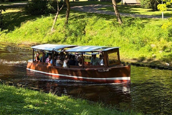 リガ：地元のビール付きプライベートリガ運河ボートツアー