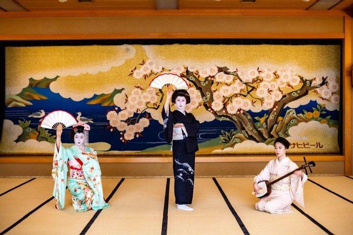 東京ゲイシャ体験：ダンスと伝統ゲーム付き