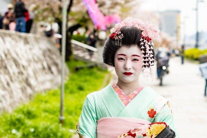 東京ゲイシャ体験：ダンスと伝統ゲーム付き