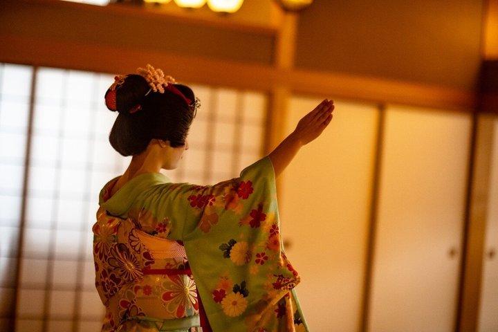 東京ゲイシャ体験：ダンスと伝統ゲーム付き