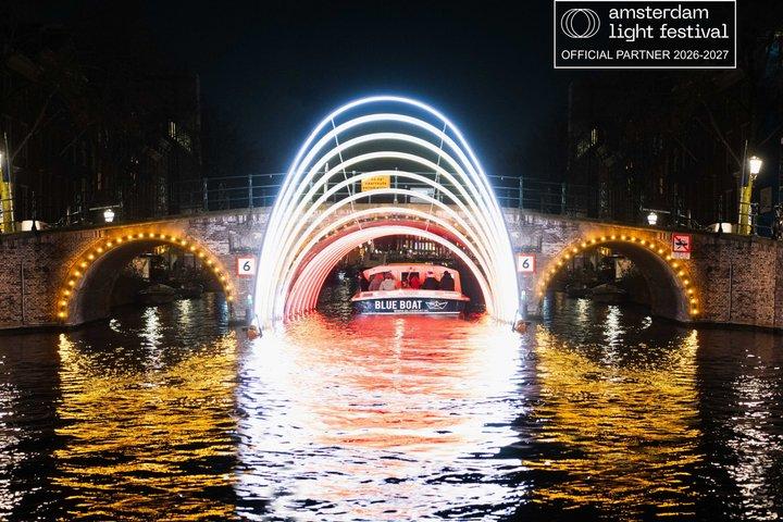 Crucero por el Festival de la Luz de Amsterdam en barco cubierto con guía en directo