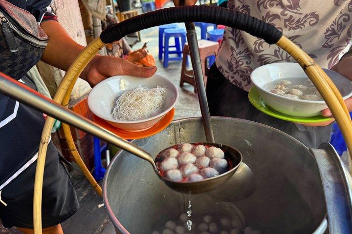 ジャカルタの夜のフードツアー 15品以上の試食付き