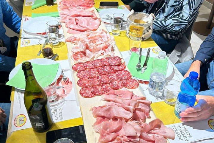 モデナテイスティング：プロシュット、パルミジャーノ、バルサミコ、ワイン、輸送
