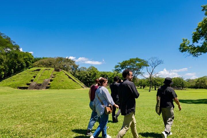 エルサルバドルのシウアタン遺跡、スチトト、そしてラム体験を発見する