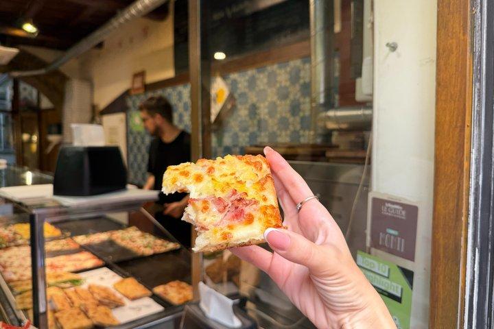 ローマフードツアー：モンティ地区のストリートフードとコロッセオの眺め