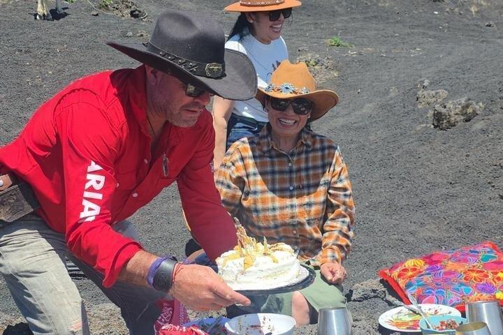 パカヤ火山の豪華なサンセット乗馬ツアー/溶岩シェフによるディナー
