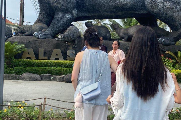 ウブドハイライトツアー：自然、文化、寺院体験