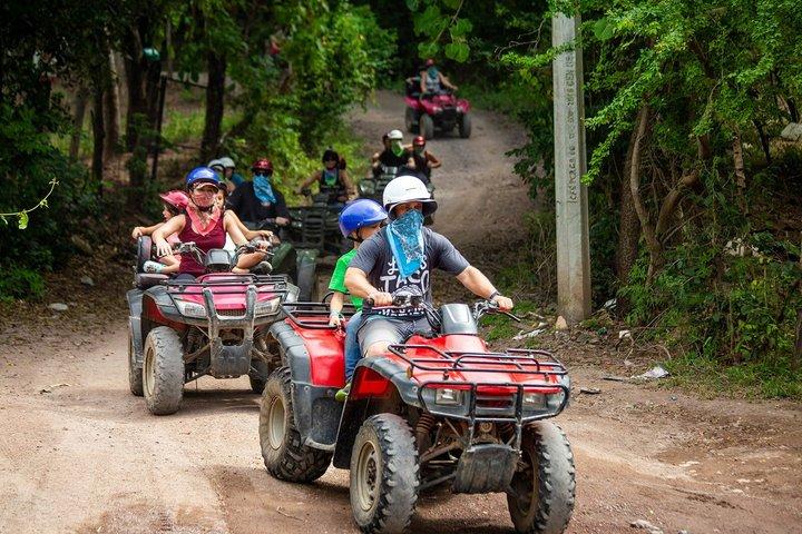 バジャルタでの ATV とジップラインを組み合わせた乗馬。