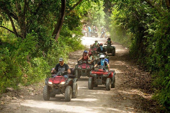 バジャルタでの ATV とジップラインを組み合わせた乗馬。