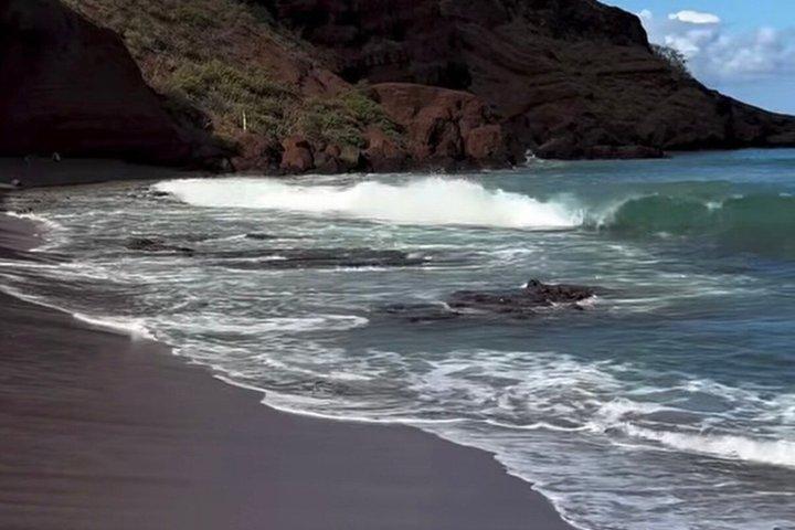 Fun! Open-Air Black Sand Beach & Lava Fields Sight-Seeing Tour!
