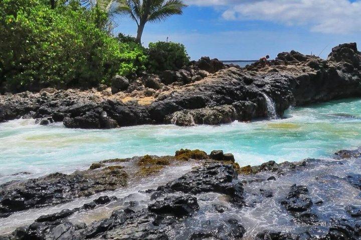 Fun! Open-Air Black Sand Beach & Lava Fields Sight-Seeing Tour!