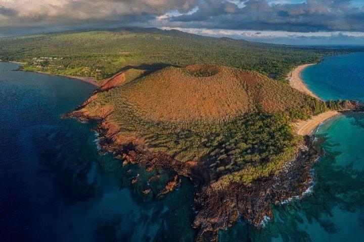 Fun! Open-Air Black Sand Beach & Lava Fields Sight-Seeing Tour!