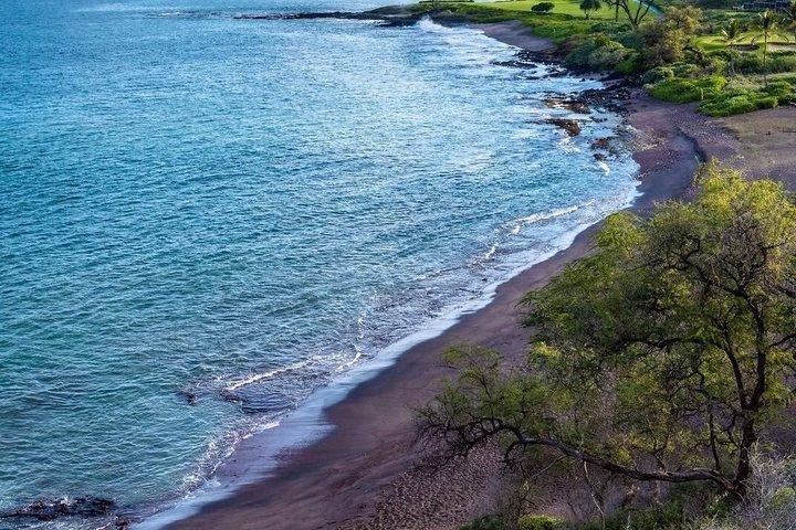 Fun! Open-Air Black Sand Beach & Lava Fields Sight-Seeing Tour!
