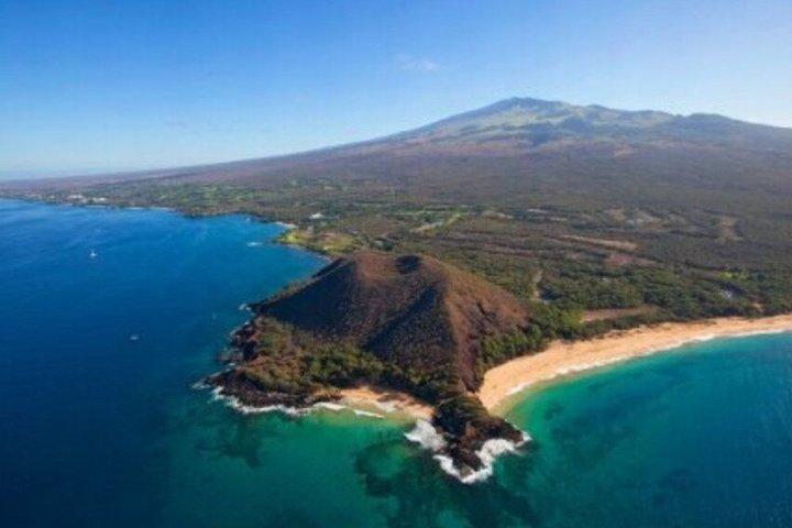 Fun! Open-Air Black Sand Beach & Lava Fields Sight-Seeing Tour!