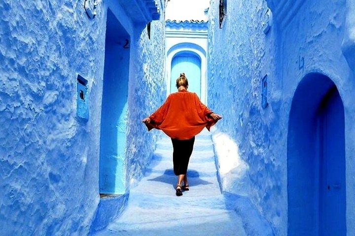 タンジェからシェフシャウエンへ：ホテル送迎付きブルーシティ日帰り旅行