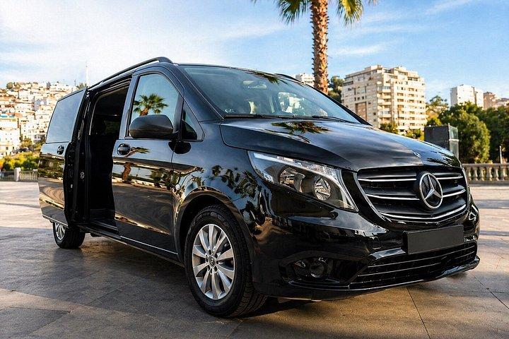 タンジェからシェフシャウエンへ：ホテル送迎付きブルーシティ日帰り旅行