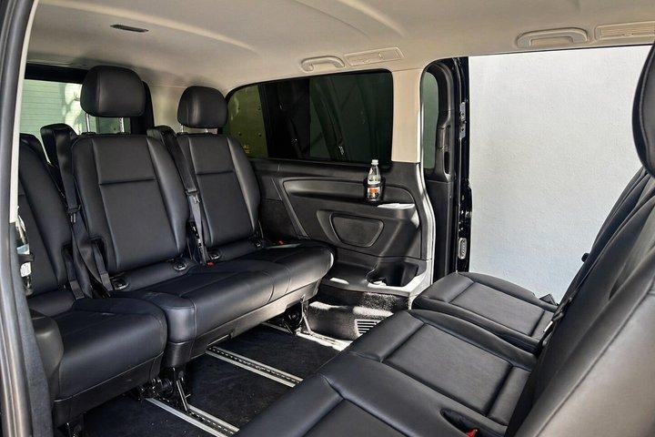タンジェからシェフシャウエンへ：ホテル送迎付きブルーシティ日帰り旅行