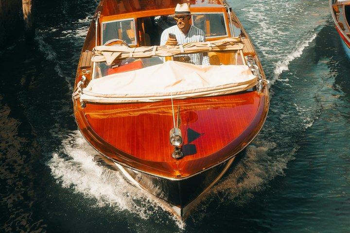 Venice: Private Murano & Burano Islands Tour with Local Guide
