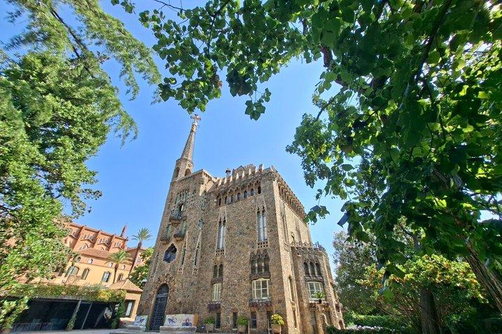 Privat Gaudi-slott och Tibidabo-tur med upphämtning och privatbil