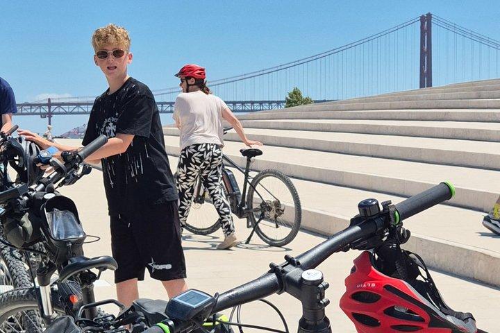 リスボンとベレンEバイクツアー（リバーサイドトースト＆テイスティング付き）