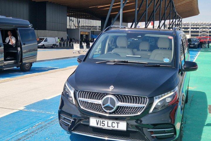 ストーンヘンジ レイコックとバース経由でロンドン発着の高級自家用車の日帰りレンタル