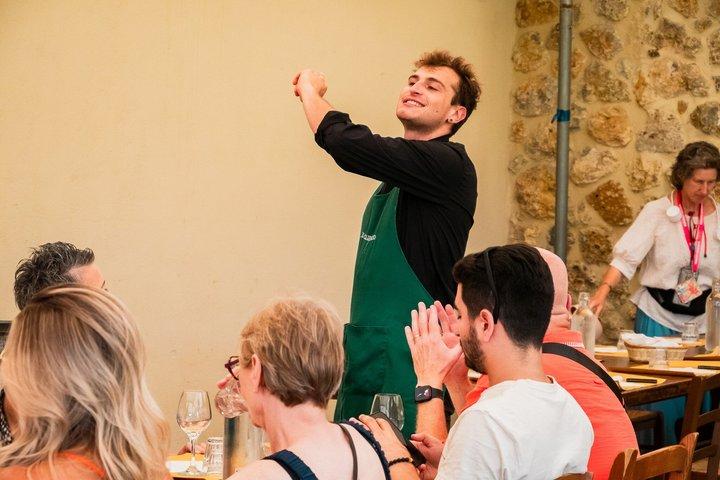 ピサ、シエナ、サン・ジミニャーノ、ワイナリーでのランチ&ワインテイスティング