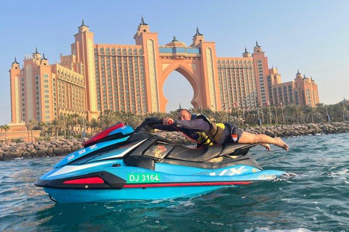 Noleggio Jet Ski a Dubai 1h Burj Al Arab Atlantis Foto Video Gratuiti