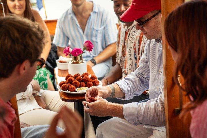 アムステルダムを食べる：オランダ語の味覚体験付きヨルダーンフードツアー