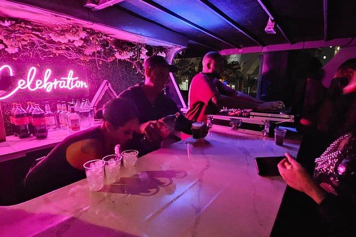 Miami: Ultimative Bootsparty mit Open Bar, DJ & After-Party