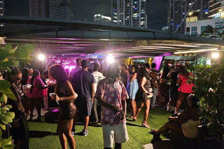 Miami: Ultimative Bootsparty mit Open Bar, DJ & After-Party