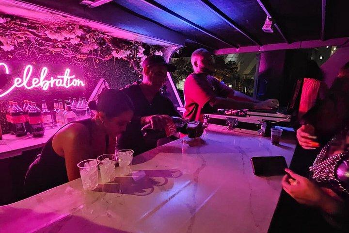Miami: Ultimative Bootsparty mit Open Bar, DJ & After-Party